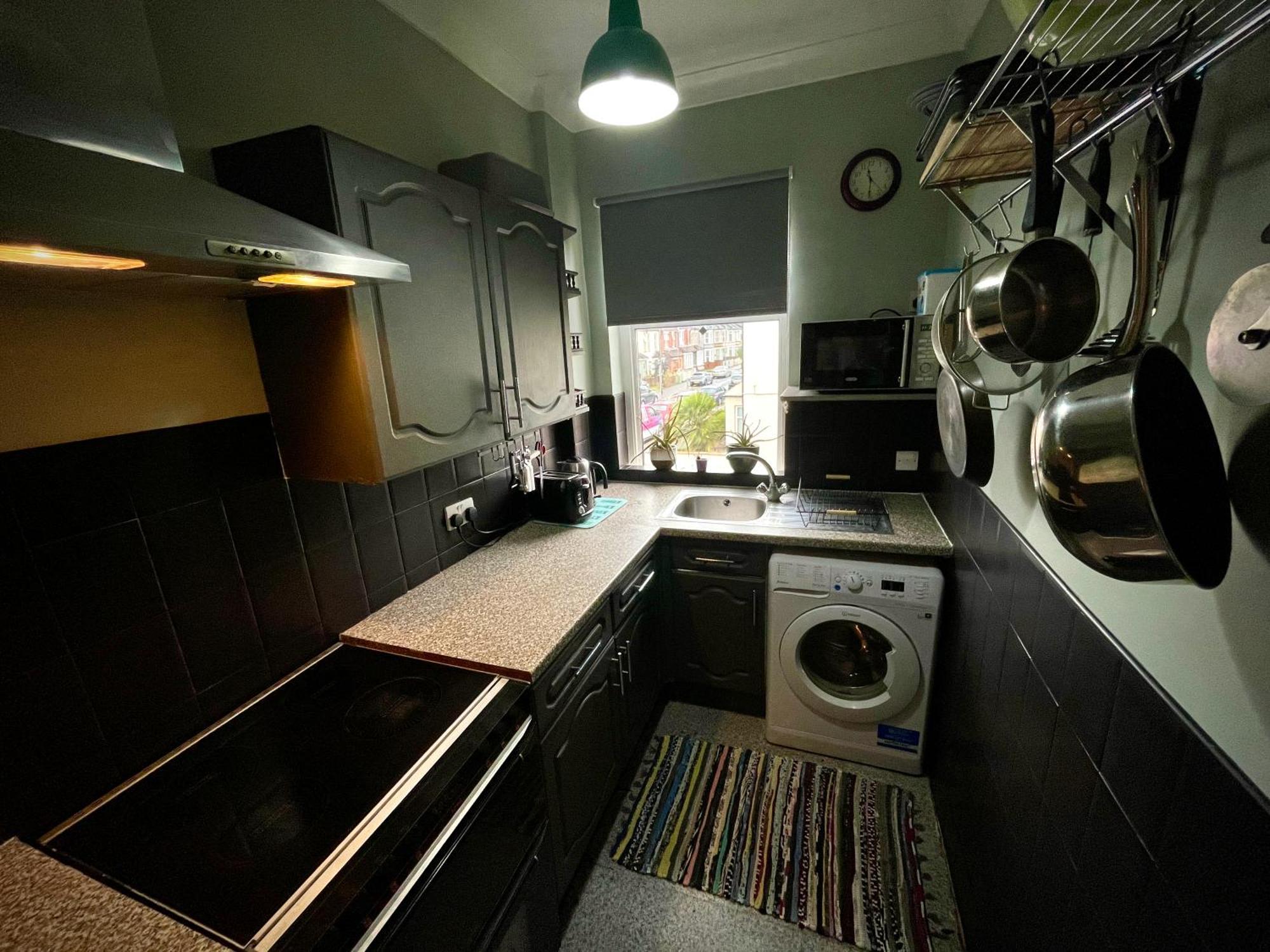 Stylish And Artistic Flat In On Sea Apartment *