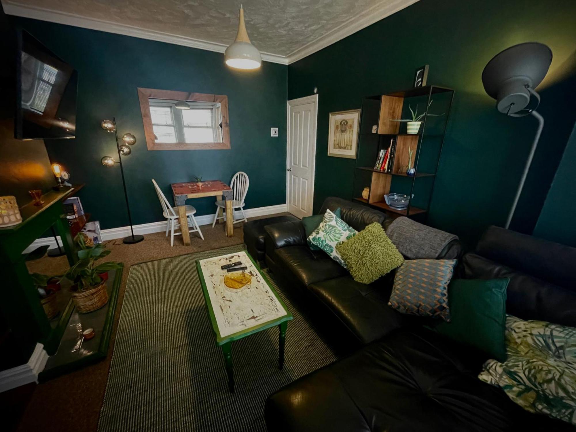 Stylish And Artistic Flat In On Sea *