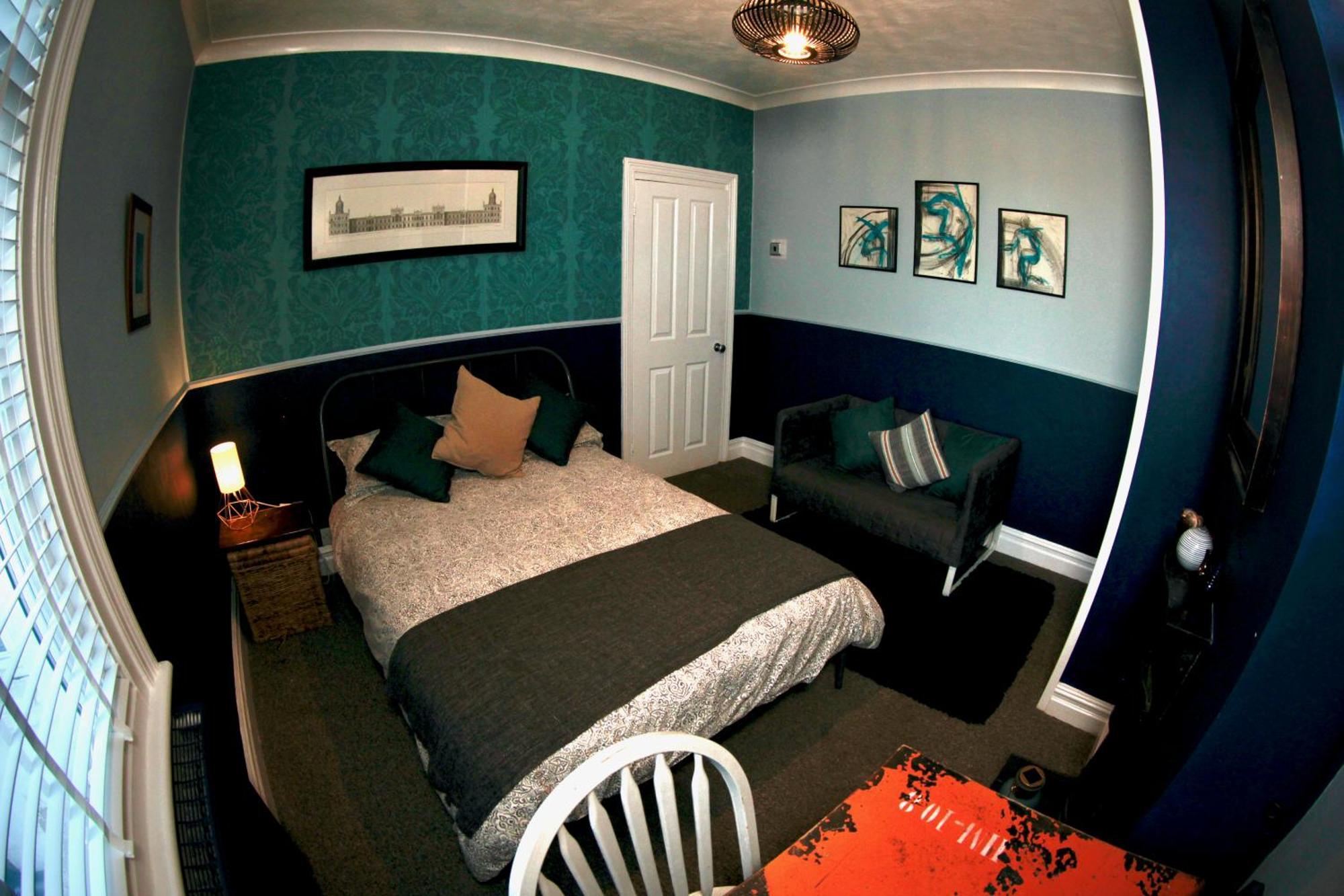 Stylish And Artistic Flat In On Sea Apartment *