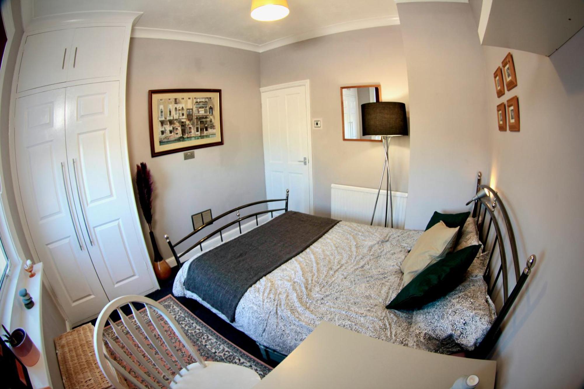 Stylish And Artistic Flat In On Sea